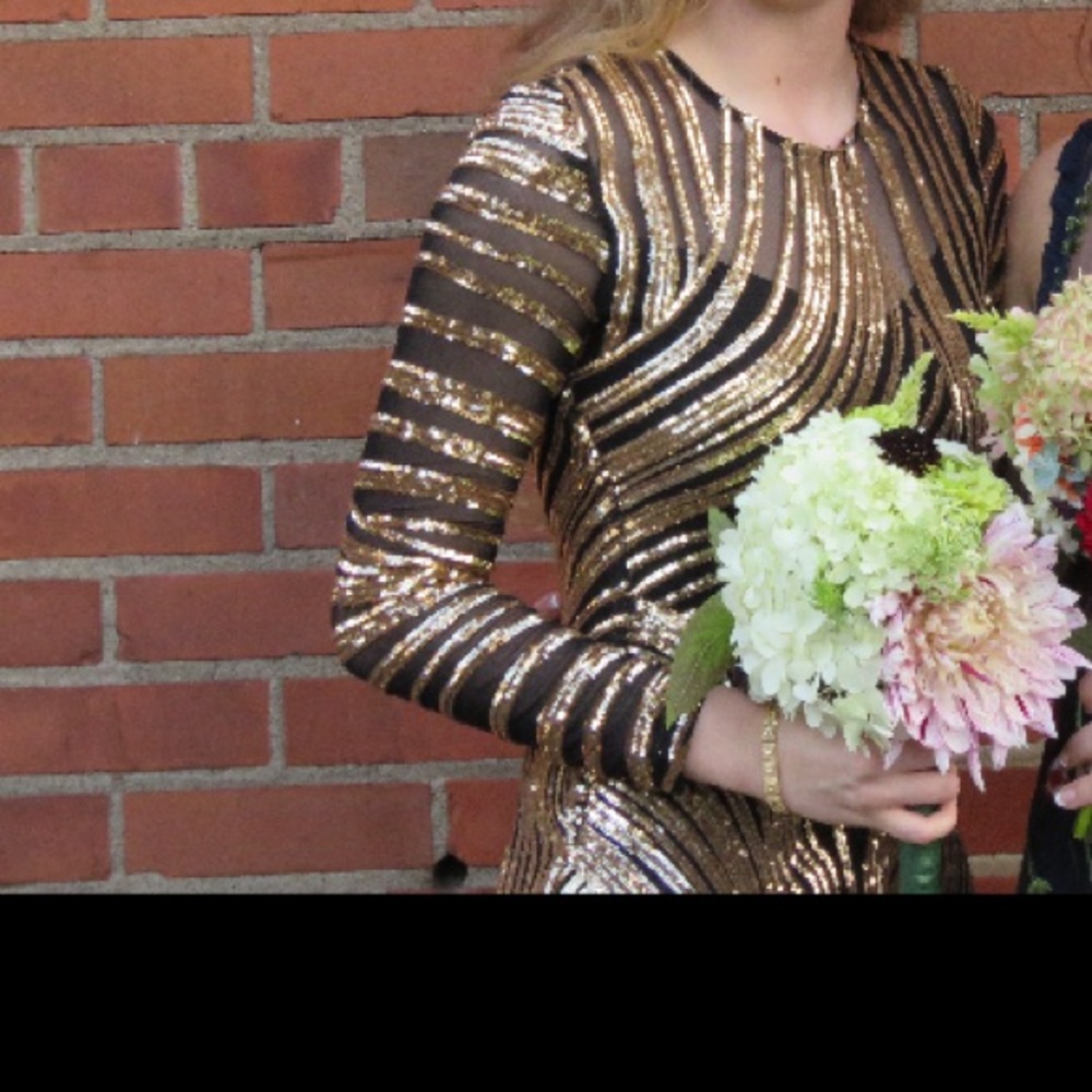 Gold size 6 homecoming dress - Picture 4 of 7